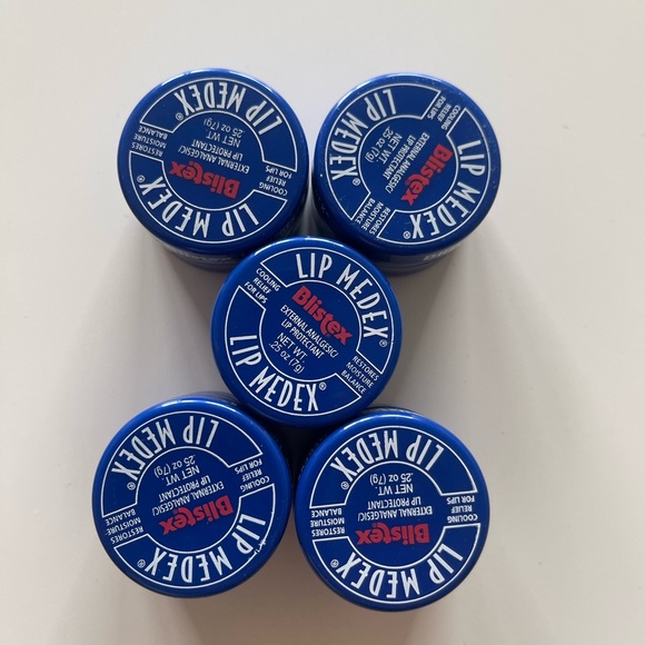 Brand : Blistex Lip Medex
5 Counts
Wonderful lip balm for any age and gender 😍 - Picture 1 of 4